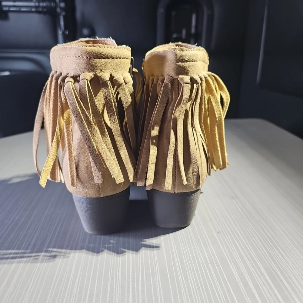Bare Traps Missy Tan Suede Ankle Boots Fringe Girls Size‎ 3.5 (EUR 34.5) EUC